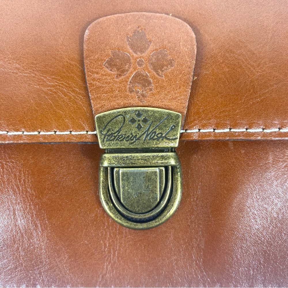 Patricia Nash Lanza Crossbody Organizer
Tan w crossbody strap and wristlet - NWT - Picture 14 of 17